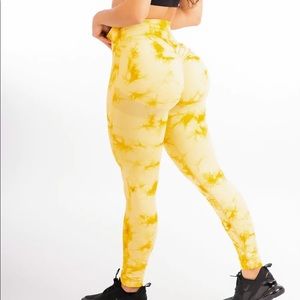 Allure the Brand Tie Dye Yellow Leggings NEVER WORN
